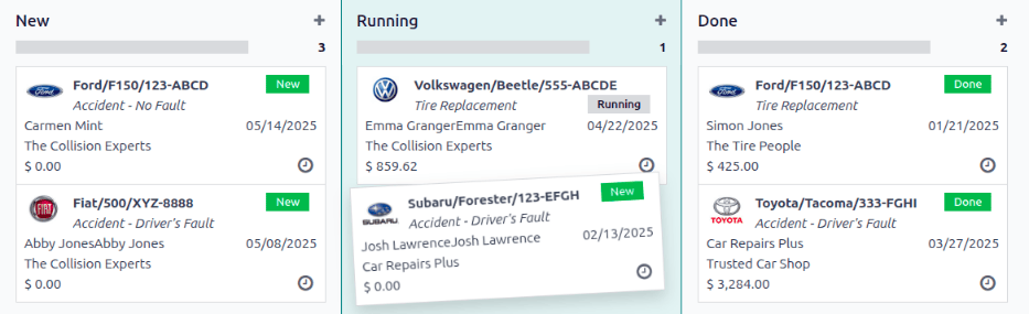 La vista de kanban de las etapas, con una tarjeta que se arrastra y se suelta en la etapa "En ejecución".