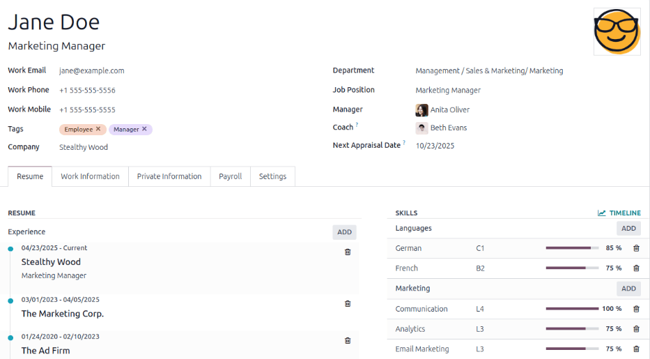 Un formulario para el nuevo empleado con todos los campos completados.