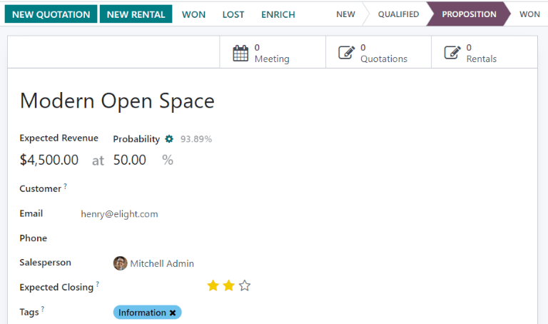 El icono de engranaje que se usa para volver a activar la actualización automática en el formulario de una oportunidad.