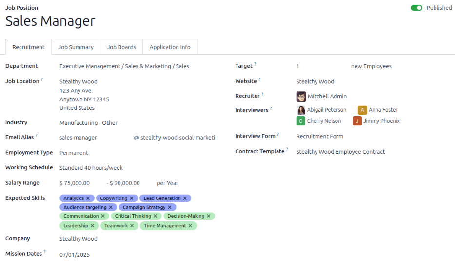 Los detalles de la información del trabajo en la pestaña Reclutamiento.