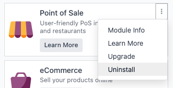 La tarjeta de una aplicación con la opción "Desinstalar" en el menú resaltada en gris.